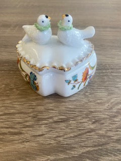 Vintage 1980s Porcelain Heart Shaped "Lovebirds" Trinket Box